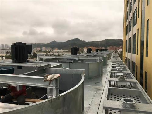 康明蒸發式玻璃鋼冷卻塔原理與優缺點